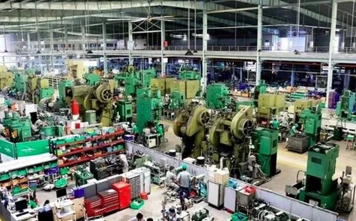 Nội dung: Mùa hè đang đầy vui vẻ với những xu hướng mới, và Huda Ice Twist đang chinh