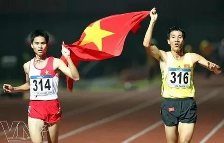 Tỏa Sáng Trên Mạng Xã Hội: Chuyên Gia Trang Điểm & Hotspot Matrix
